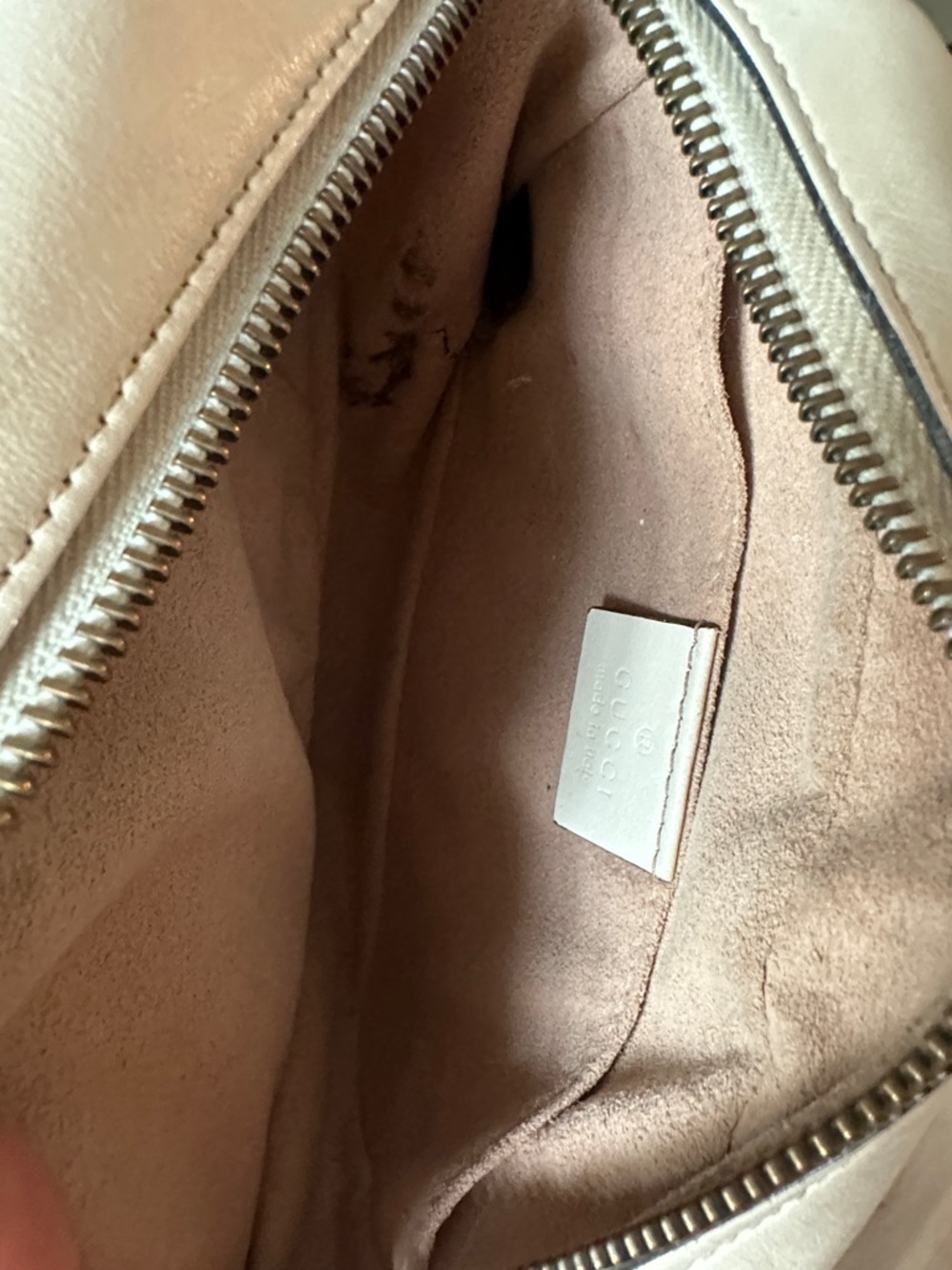 Gucci Cream Chevron Marmont Small Camera Crossbody with Gold GG - Picture 4 of 6
